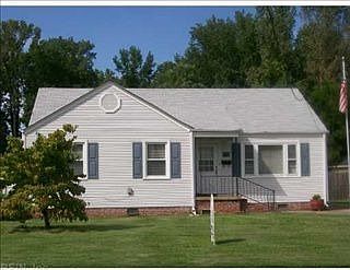 5th image of 2216 Greenwood Dr