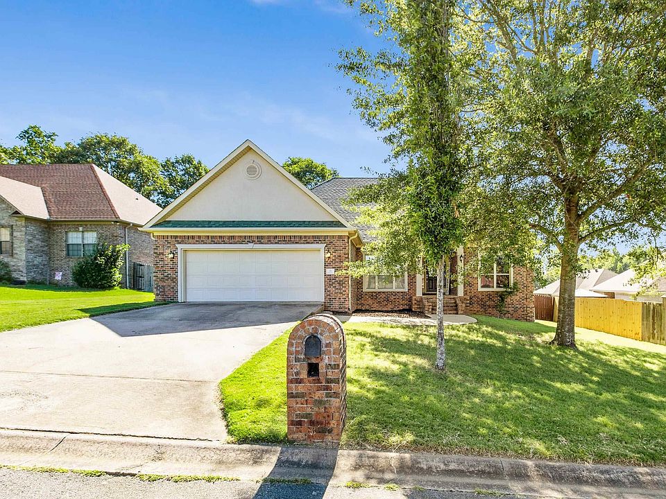 1st image of 13 Savannah Ct