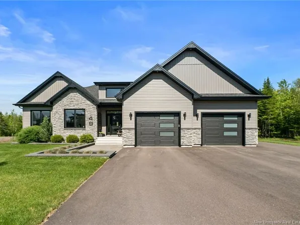 49 Chanterelle St, Moncton, NB E1H 0L5