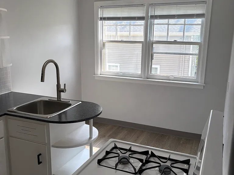 425 Lyon St NE #1 — Photo 14