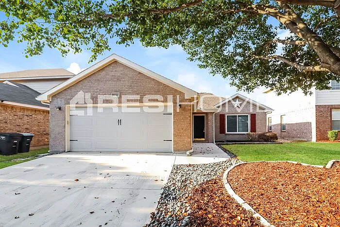 3 bed, 2.0 bath, 1160 sqft, $2,280 — Photo 2