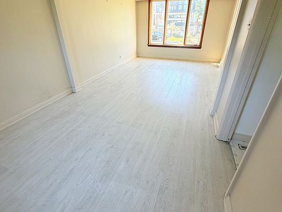 3rd image of 481 Hounslow Ave
