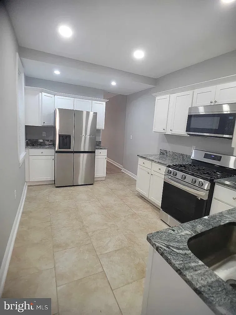 3 bed, 1300 sqft, $1,990 — Photo 4