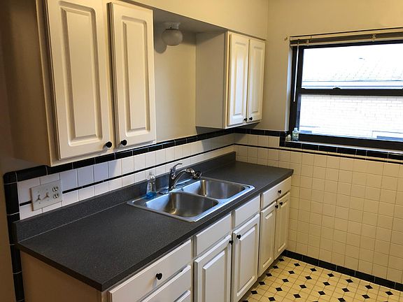 4th image of 4442 W 8th St APT 4