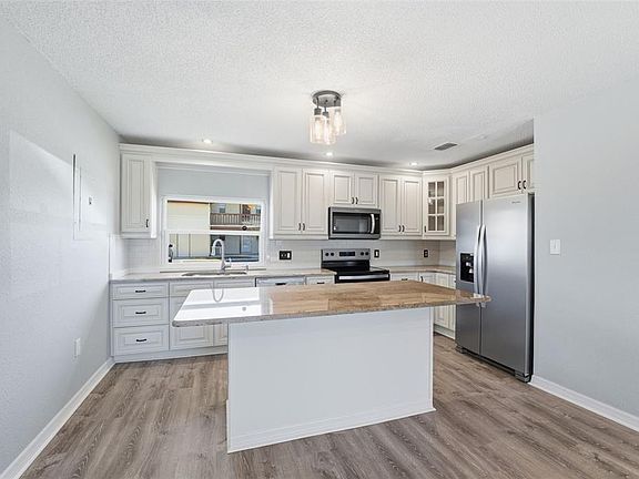 5th image of 5153 Turquoise Ln APT 102