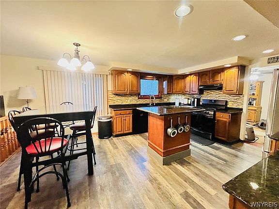 5th image of 7370 Delamater Rd