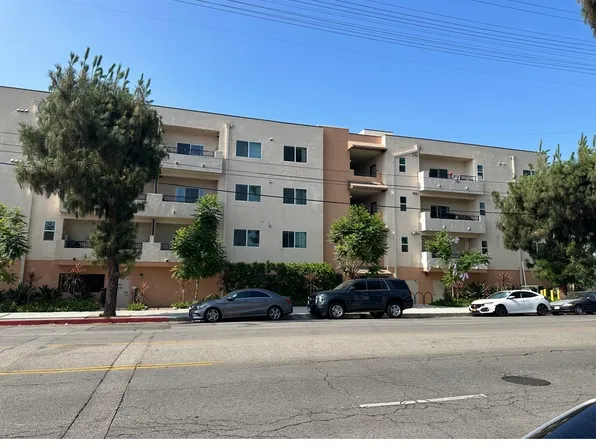 21514 Saticoy St #410, Canoga Park, CA 91304