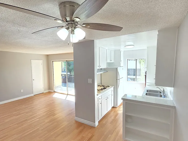 13813 Oxnard — Photo 20