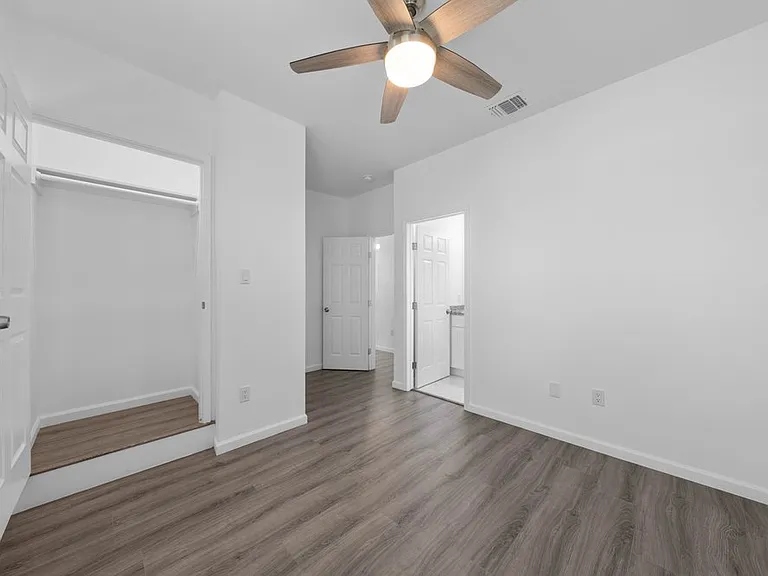 323 Gabriel St #202 — Photo 15