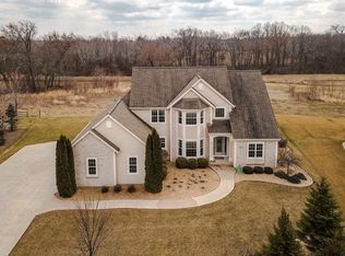 10422 S Redwood Ln, Oak Creek, WI 53154