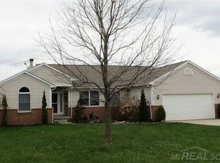 7124 Oak Hill Rd, Clarkston, MI 48348