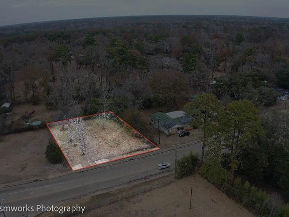 2nd image of 812 Tioga Rd
