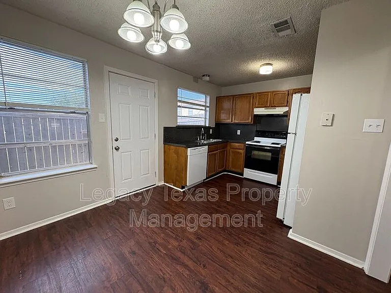 1401 Courtney Pl #C — Photo 25