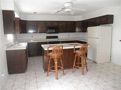 3rd image of 806 Lindenwood Dr