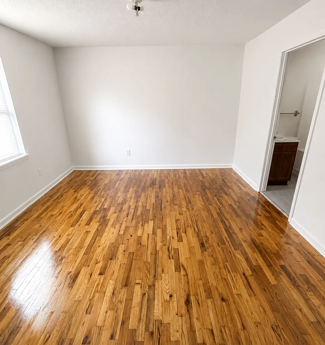 3 bed, 2700 sqft, $2,100 — Photo 4