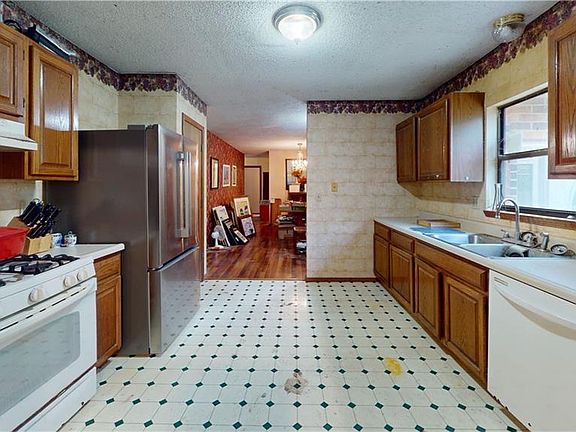 3rd image of 6310 Mount Vernon Dr