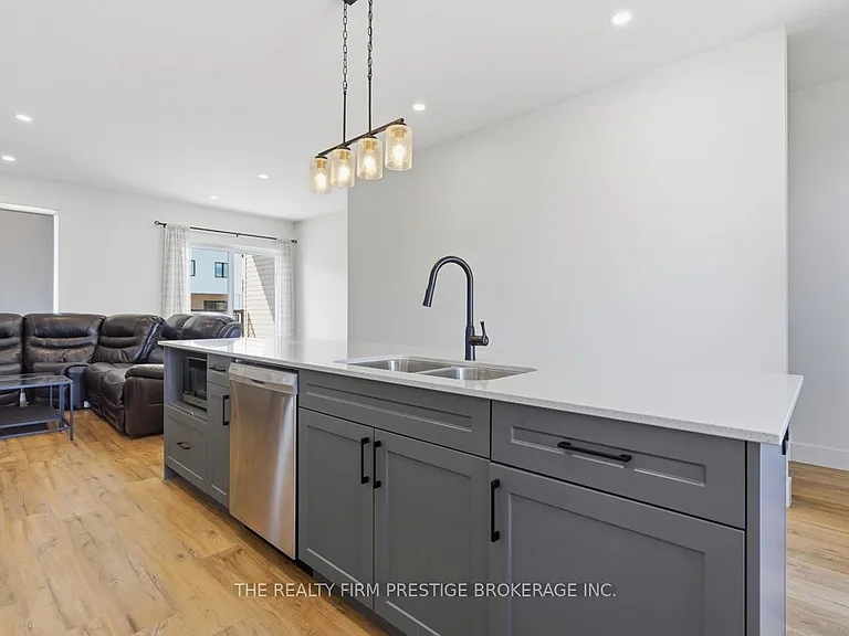 1595 Capri Cres #28 — Photo 10
