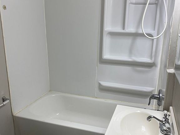 5th image of 710 S Washington Ave APT 1