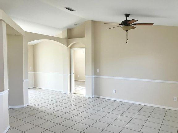 5th image of 4727 SW 25th Ct