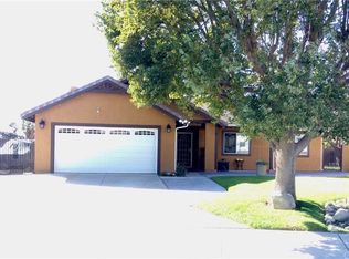 2433 W Summerset Dr, Rialto, CA 92377