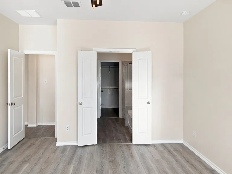 1723 Kenmore Rd — Photo 5