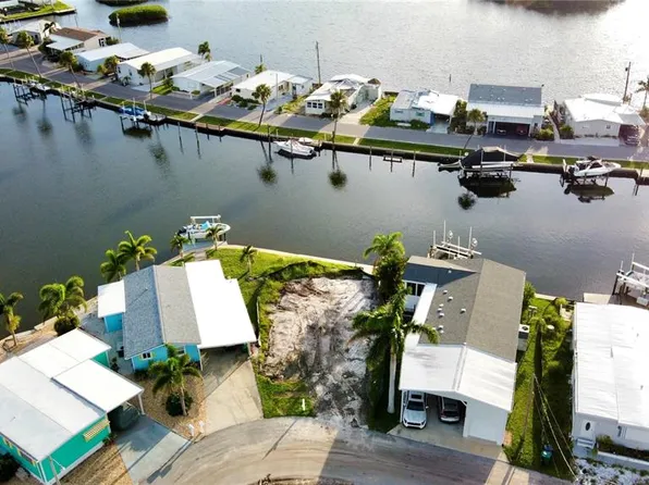 314 Bahama Dr, Palmetto, FL 34221