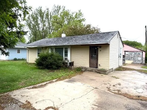215 8th Ave E, Sisseton, SD 57262