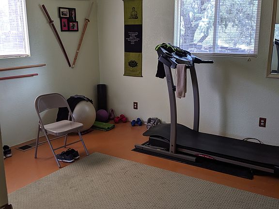 2nd bedroom