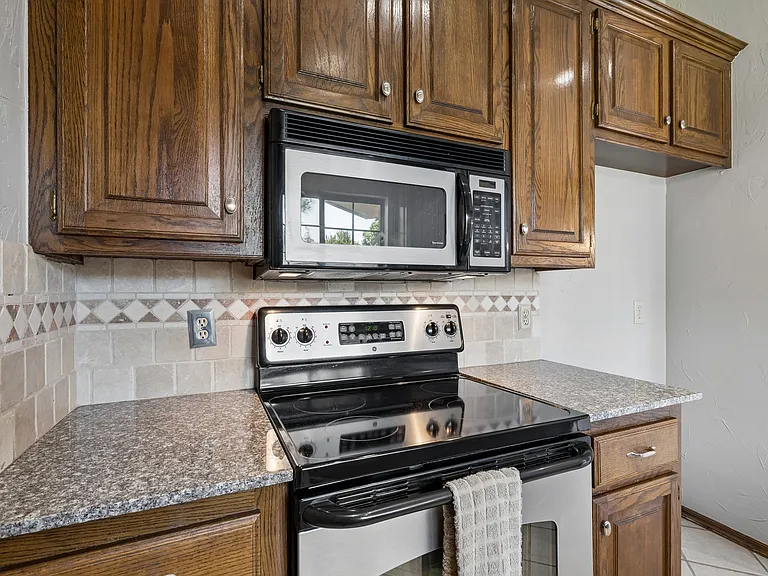 1809 Courtney Ln — Photo 14