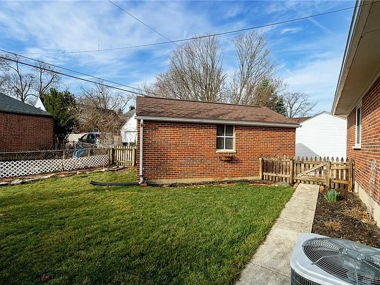 314 Beverly Pl — Photo 35