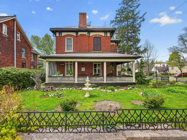 130 Main St, Gananoque, ON K7G 2L9