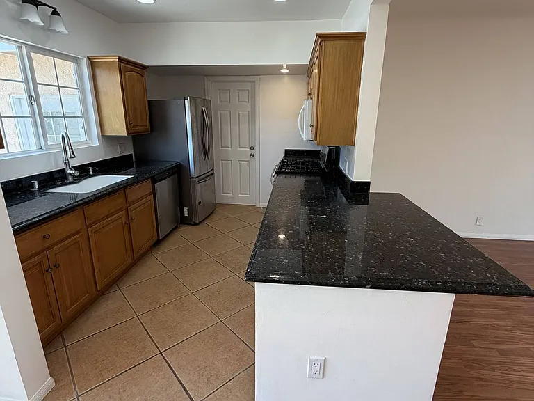 1104 N Frederic St — Photo 10
