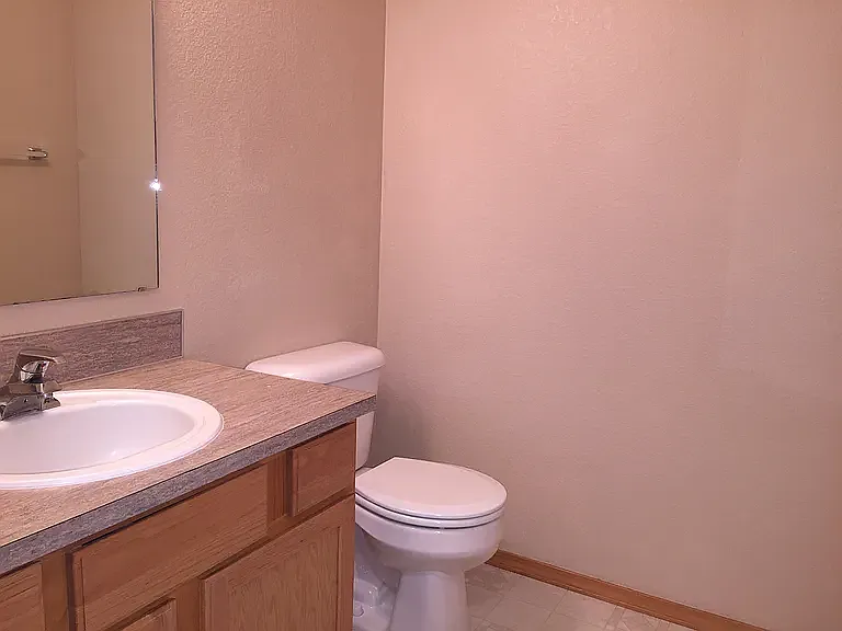 4819 Siskiyou Loop SE — Photo 8
