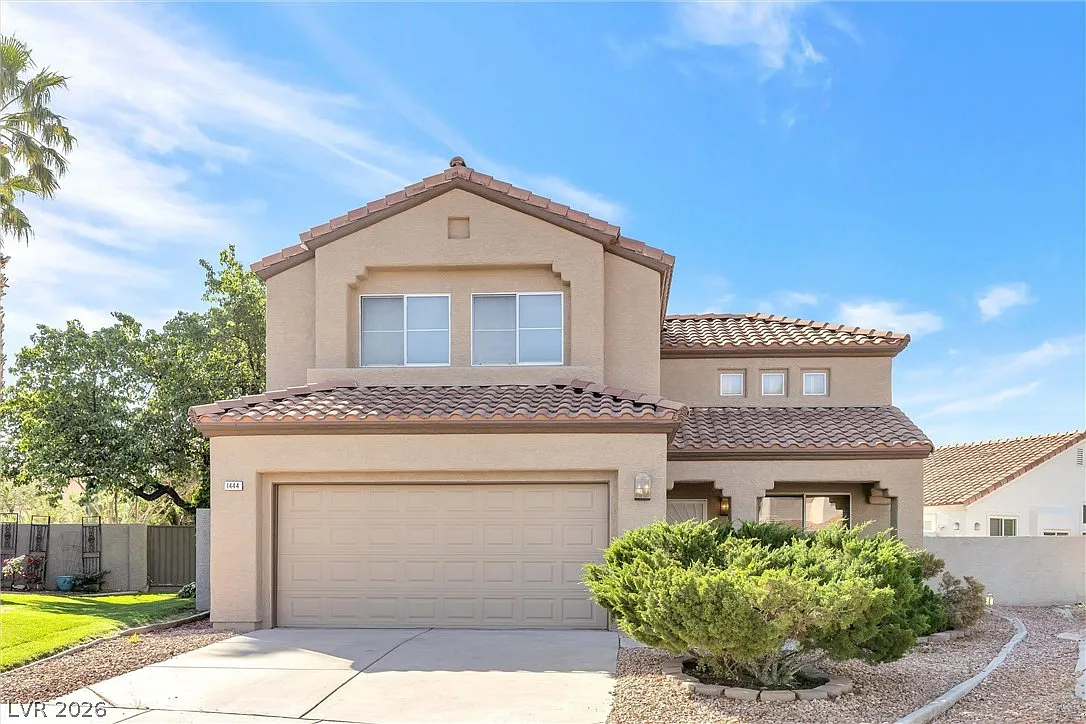 3 bed, 2.5 bath, 1755 sqft, $2,300 — Photo 2