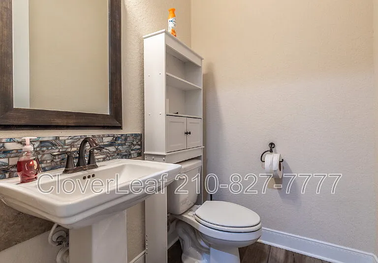 908 Sussex Cv — Photo 35