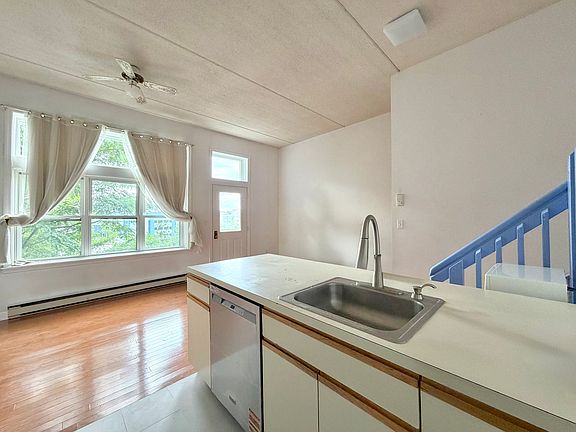 5th image of 26 Ellingwood St Unit 26