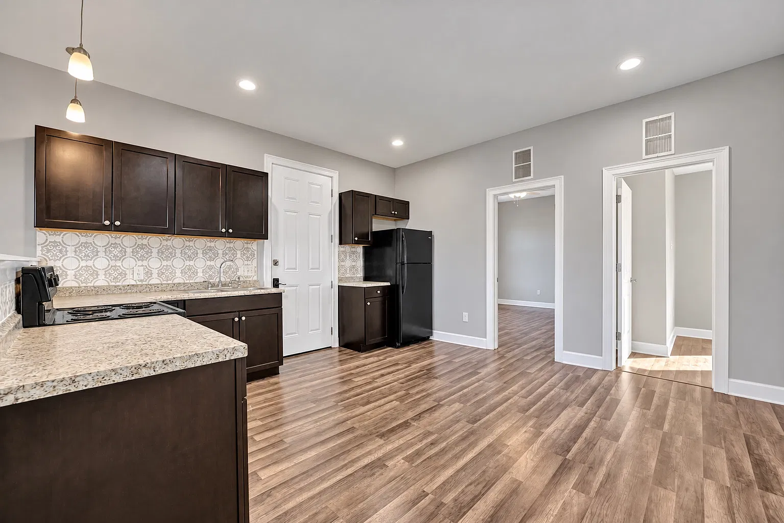 2 bed, 978 sqft, $2,500 — Photo 2