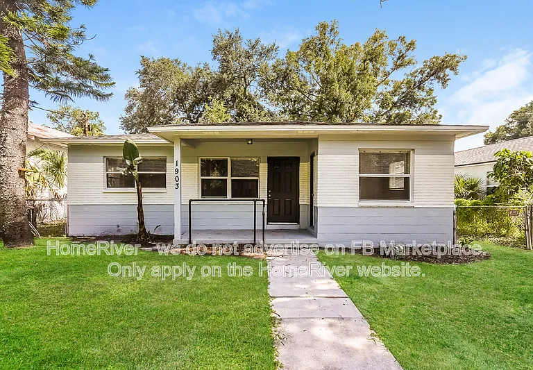 1903 W Spruce St — Photo 1