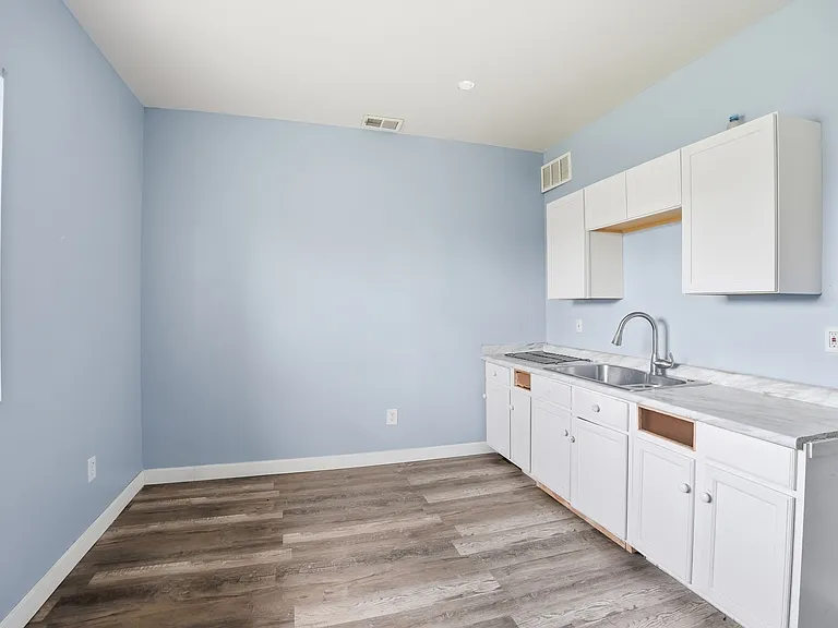 2545 Harrison Ave #2 — Photo 7