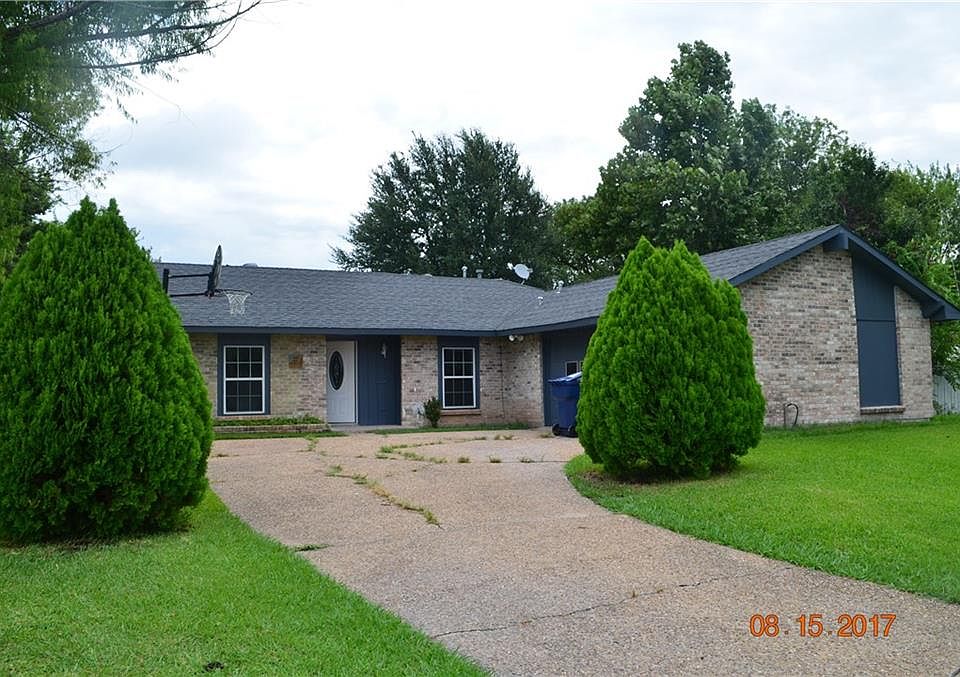 1st image of 909 Park East Cir