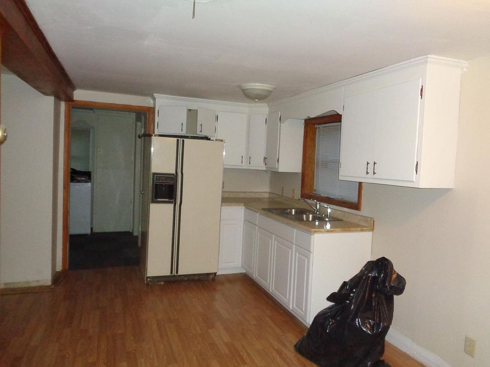 2nd image of 2705 Lynn Ave