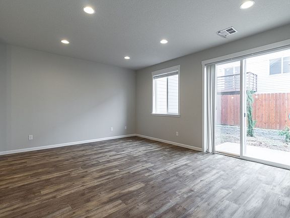 4th image of 8624 NE 26th Cir