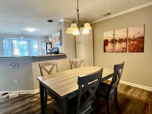 200 Standish Dr, Chapel Hill, NC 27517