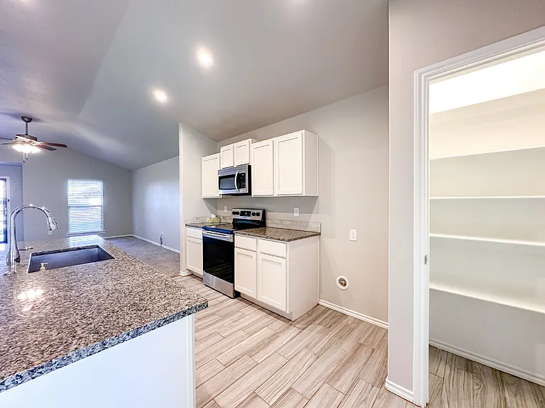 10423 Waverly Ave — Photo 12