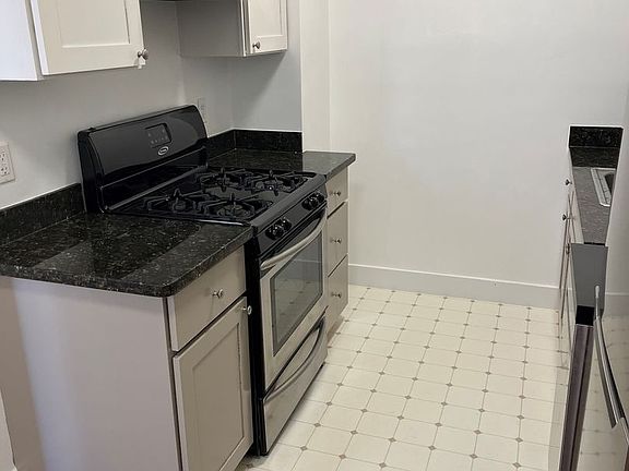 5th image of 2390 Chestnut St APT 208