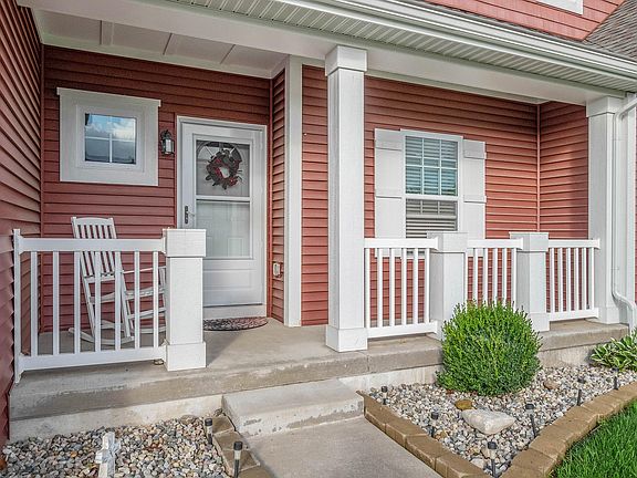 4th image of 618 Wild Flower Dr