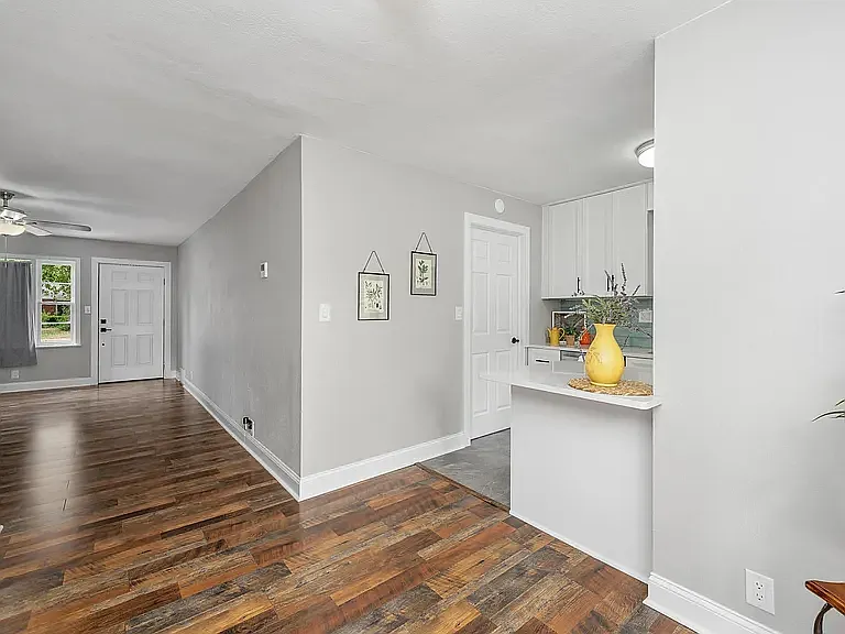 2314 S Alameda Pl — Photo 4
