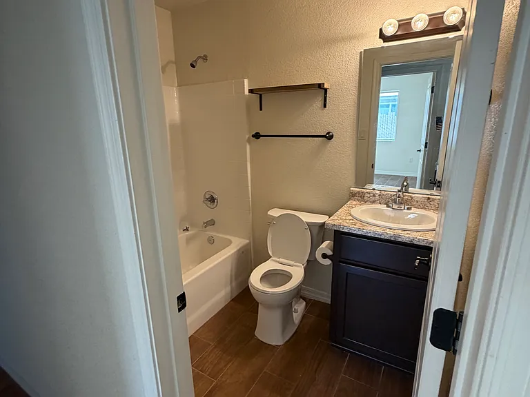 2627 S 18th Dr — Photo 8