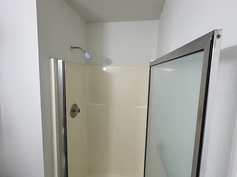 Bryn Mawr Plaza Apartments — Photo 2