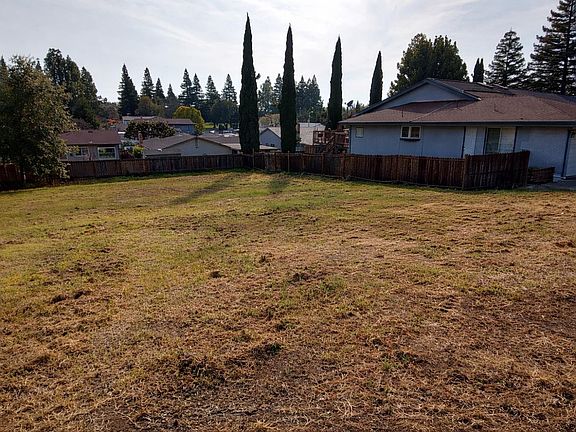 5th image of 445 Lakehurst Court
